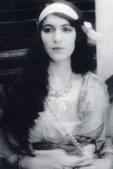 Hayde Chikly backdrop