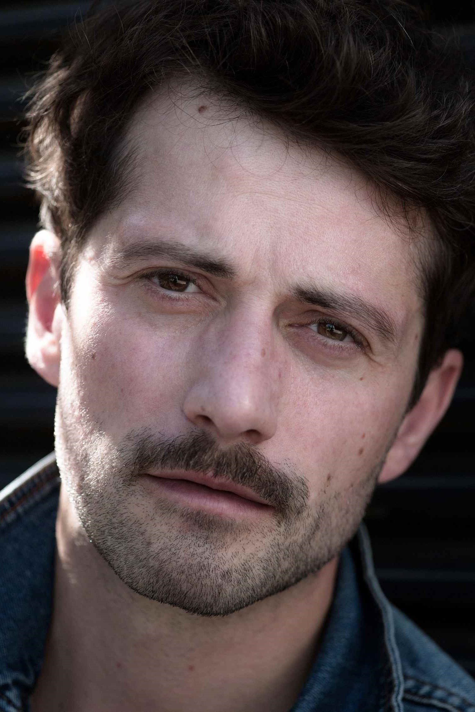 Björn von der Wellen backdrop