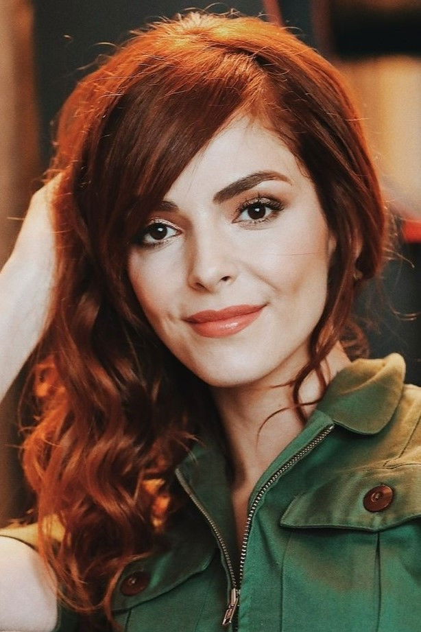 Titi Müller backdrop