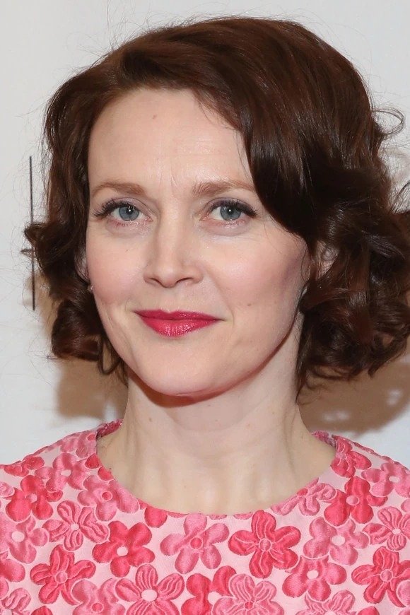 Simone Kirby backdrop