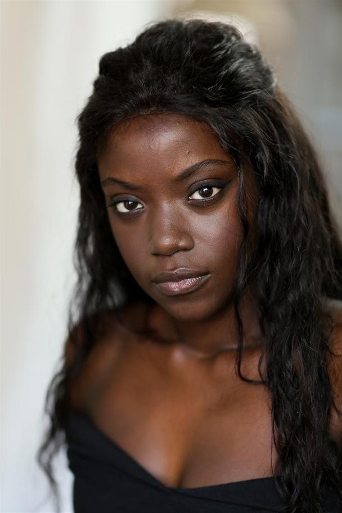 Maïmouna Toure backdrop