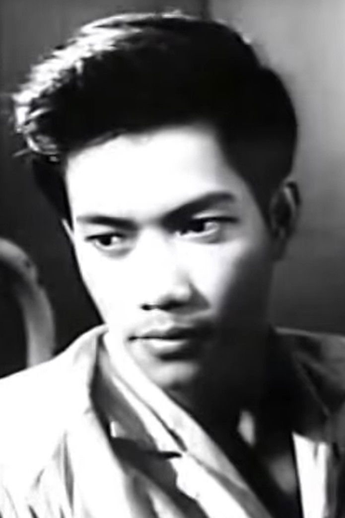 Quang Tùng backdrop