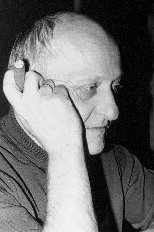 Bruno J. Böttge backdrop