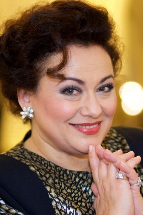 Leontina Vaduva backdrop