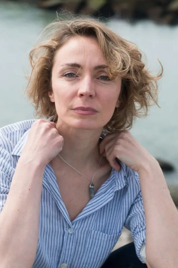 Lénie Chérino backdrop