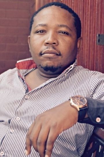 Presley Chweneyagae backdrop