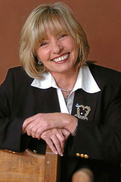 Semina De Laurentis backdrop