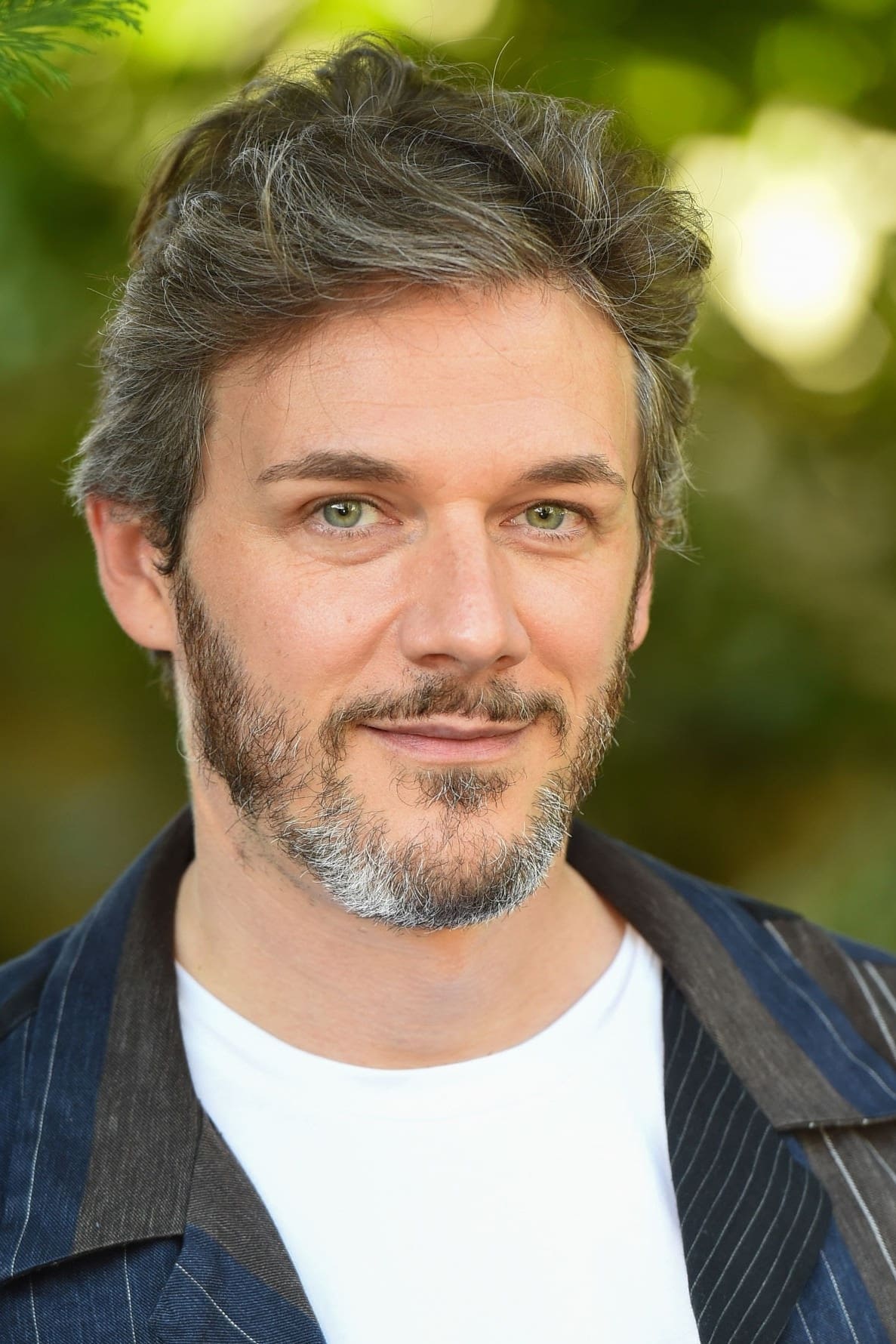 Samuel Theis backdrop