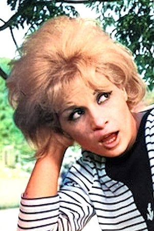 Niki Linardou backdrop