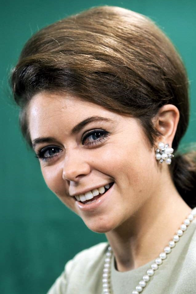 Uençe Mairë backdrop