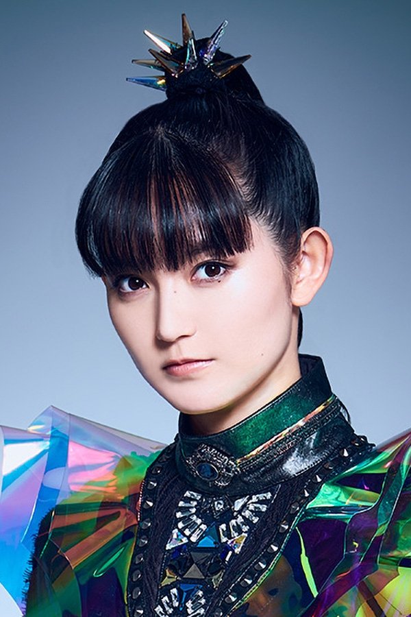 Suzuka Nakamoto backdrop