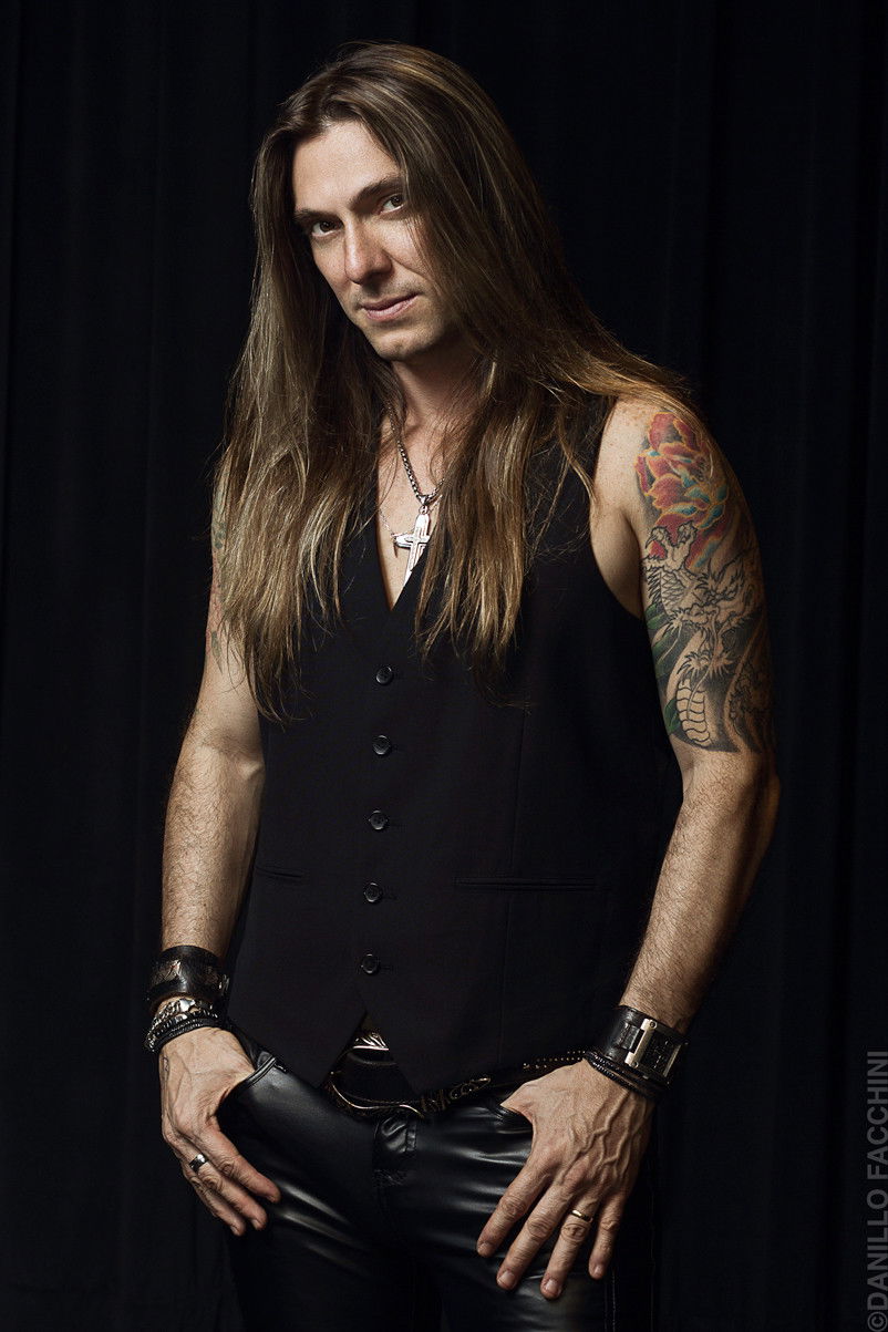 Edu Falaschi backdrop