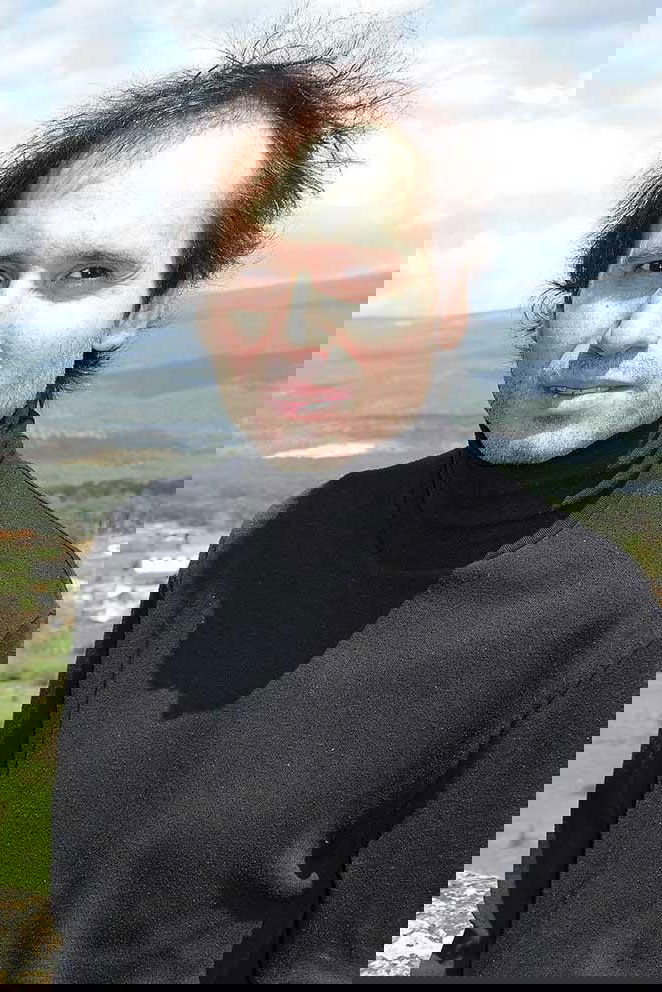 David Desola backdrop