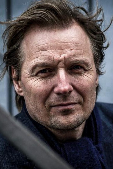 Max Kestner backdrop