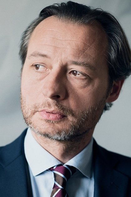 Bertrand Constant backdrop