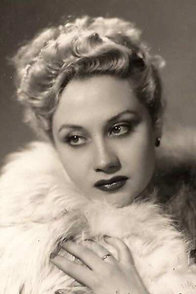 Trini Montero backdrop