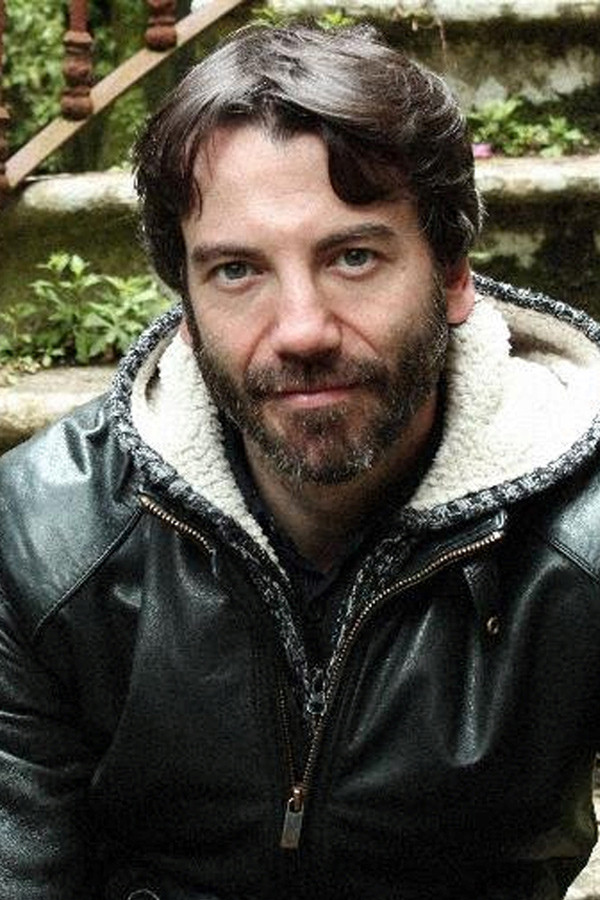 Aram Garriga backdrop