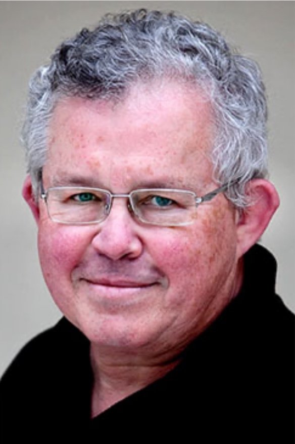 Miguel Esteves Cardoso backdrop