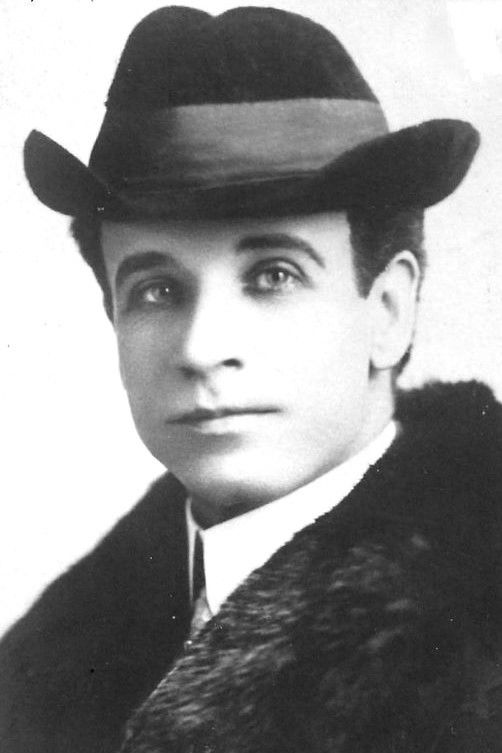 Romaine Fielding backdrop