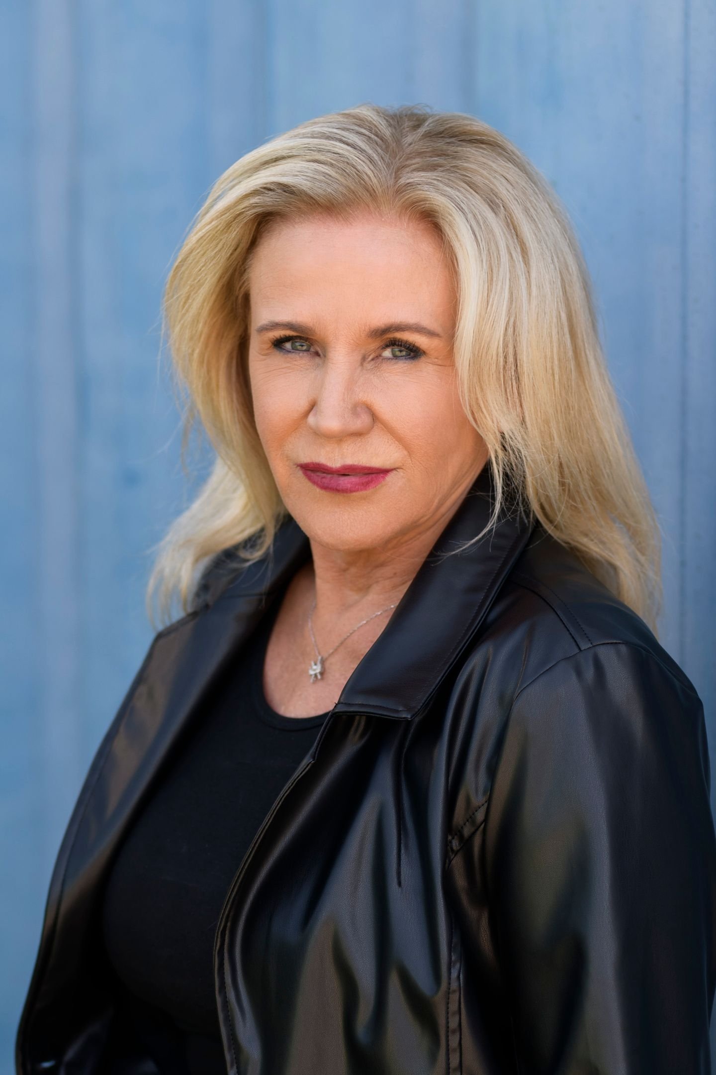 Manuela Denz backdrop