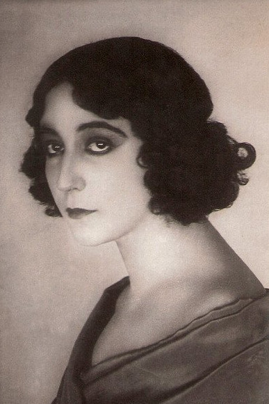 Leda Gys: Leda Gys backdrop