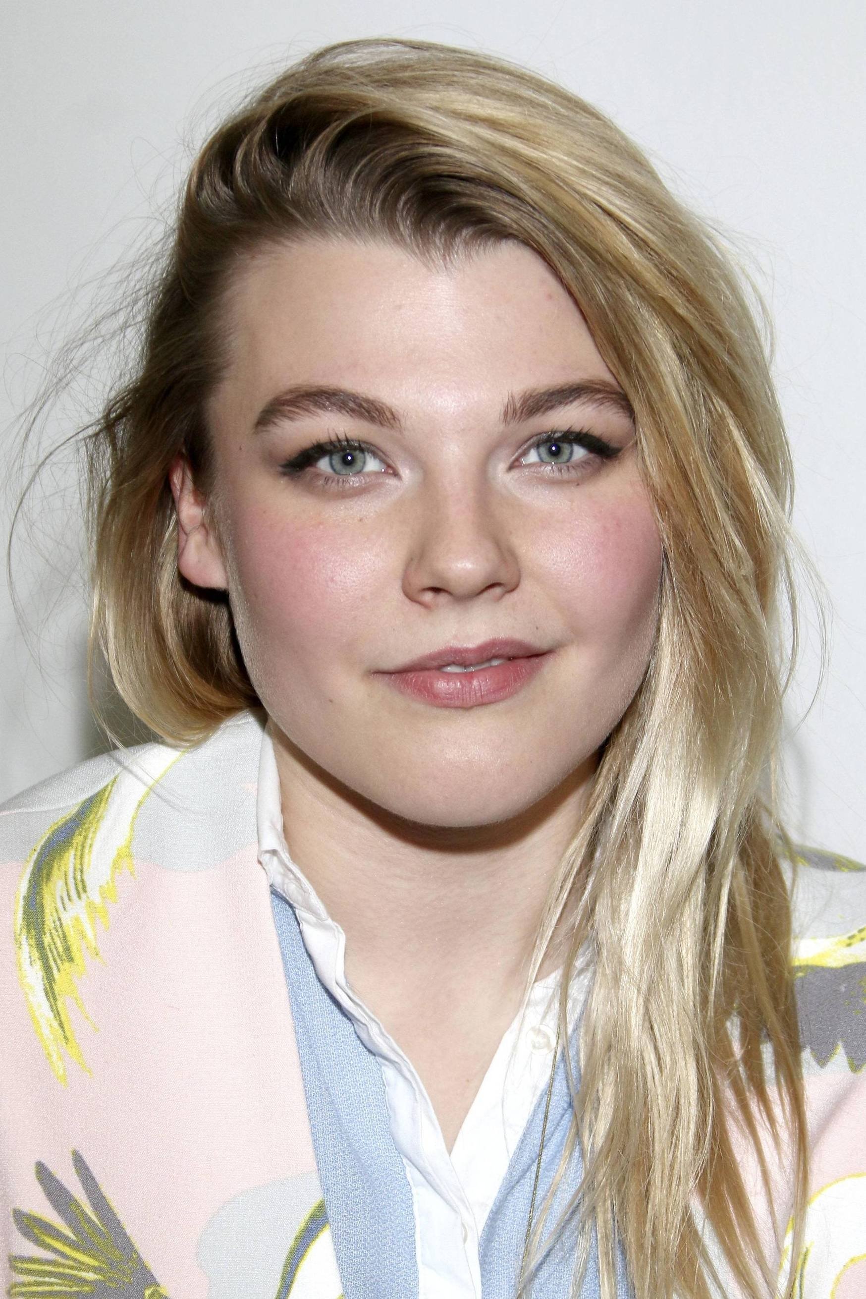 Çarli An Shmucler backdrop