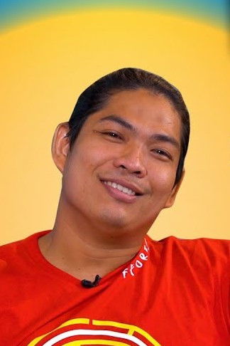 Reymon Knuliqh backdrop