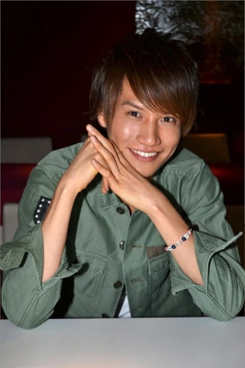 Manpei Takagi backdrop