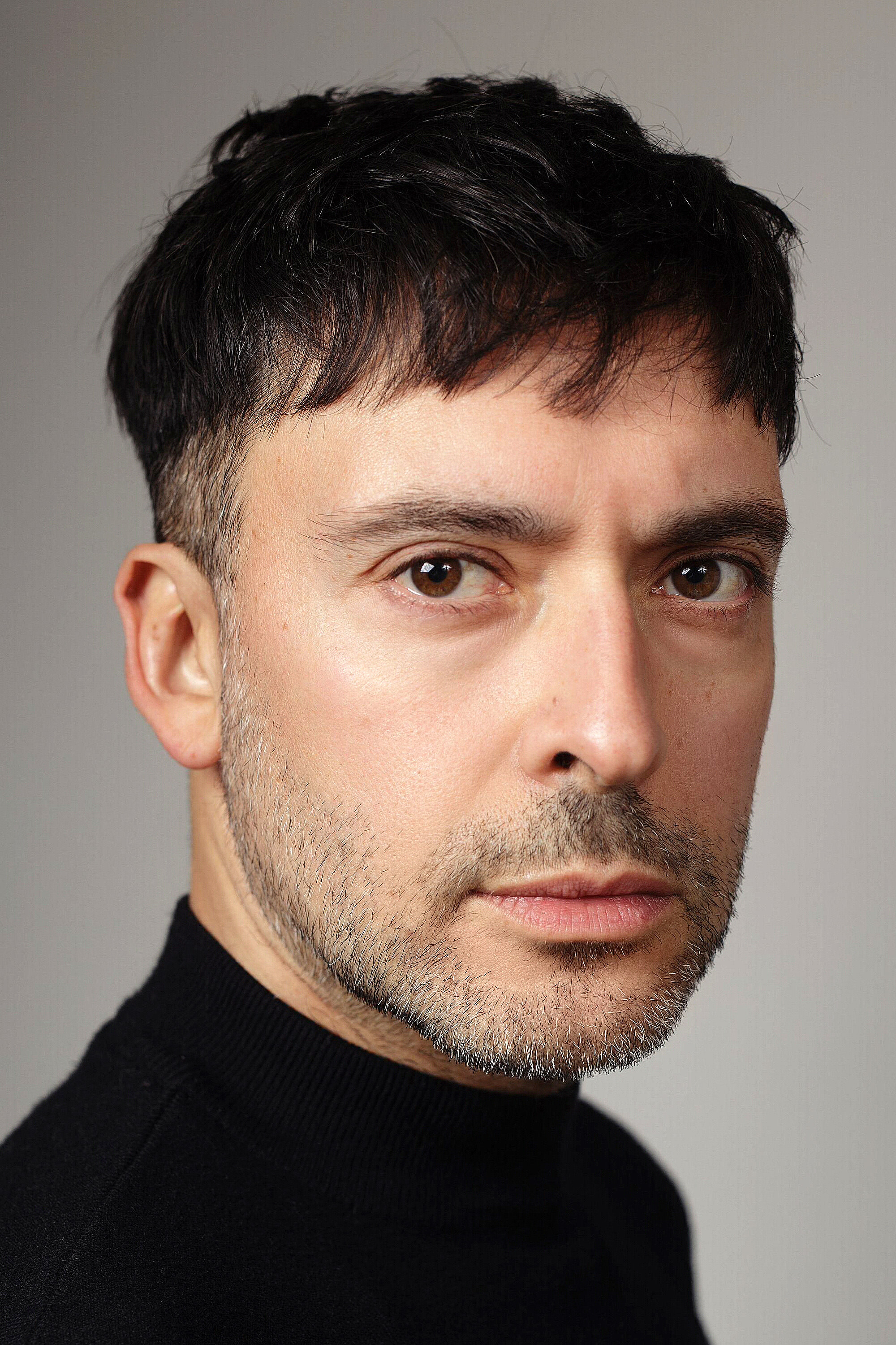 Omar Morán backdrop