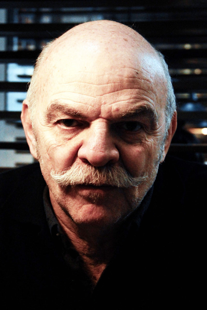 Martín Caparrós backdrop