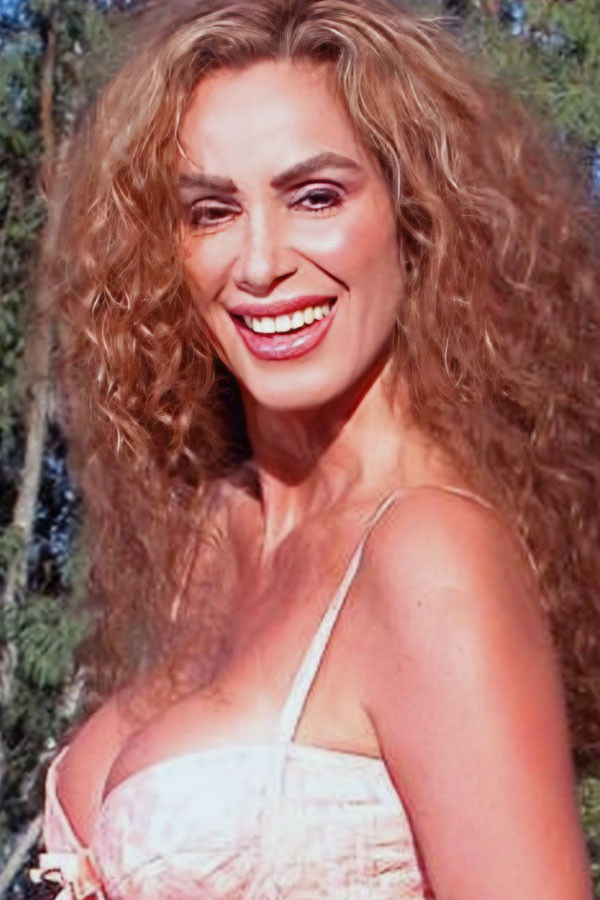 Beatriz Salomón backdrop