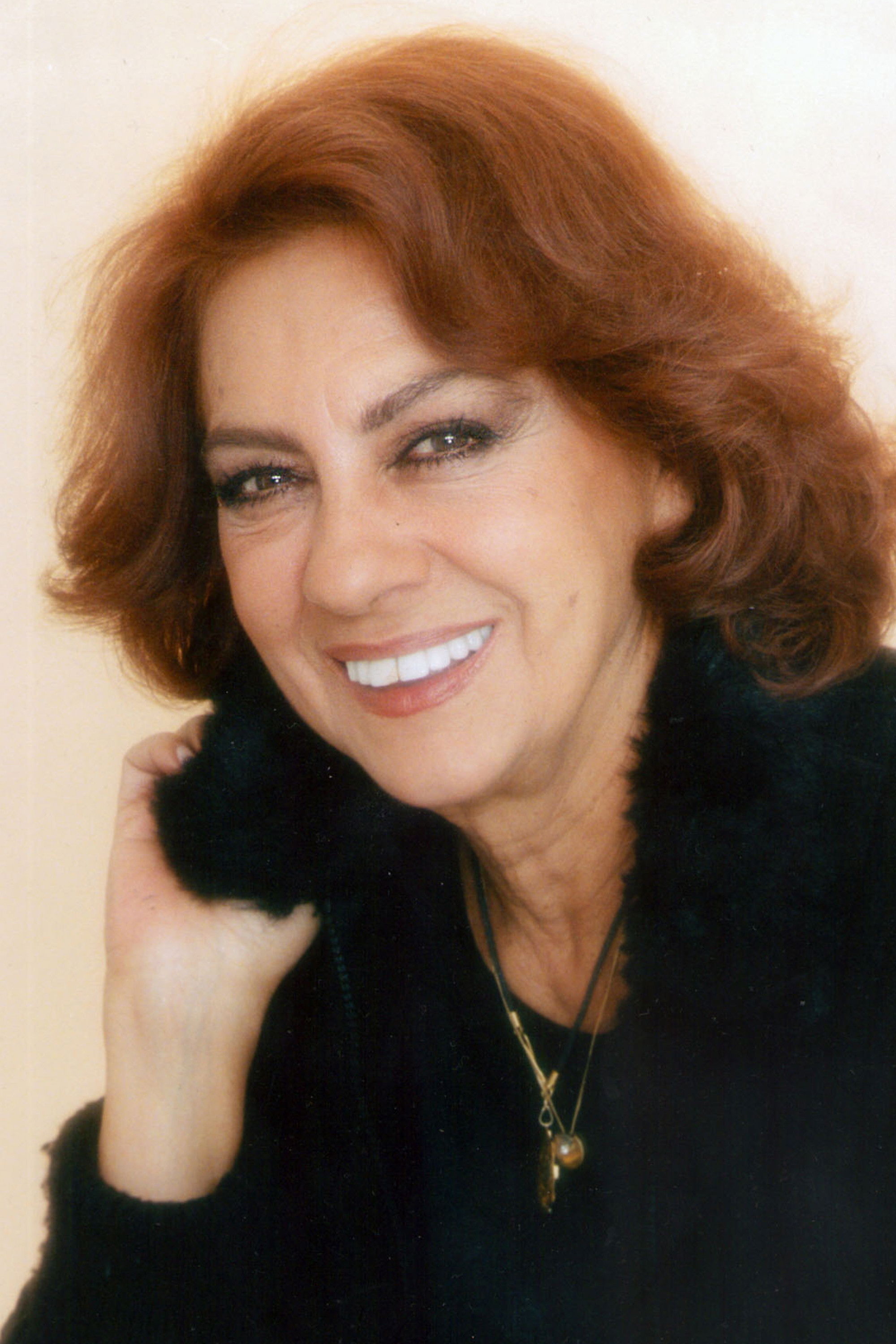 Çolpan İlhan backdrop