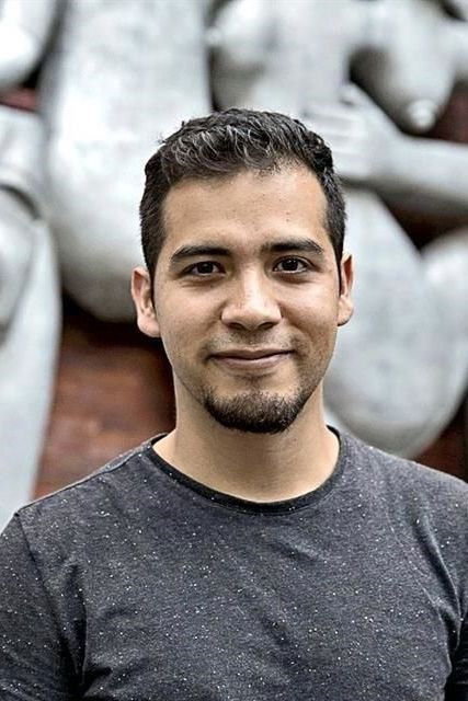 Gerardo del Razo backdrop