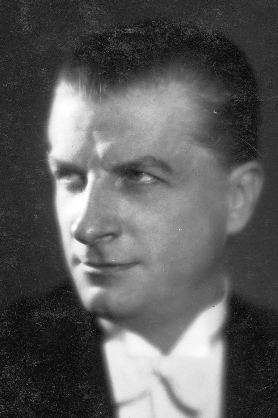 Mariusz Maszynski backdrop