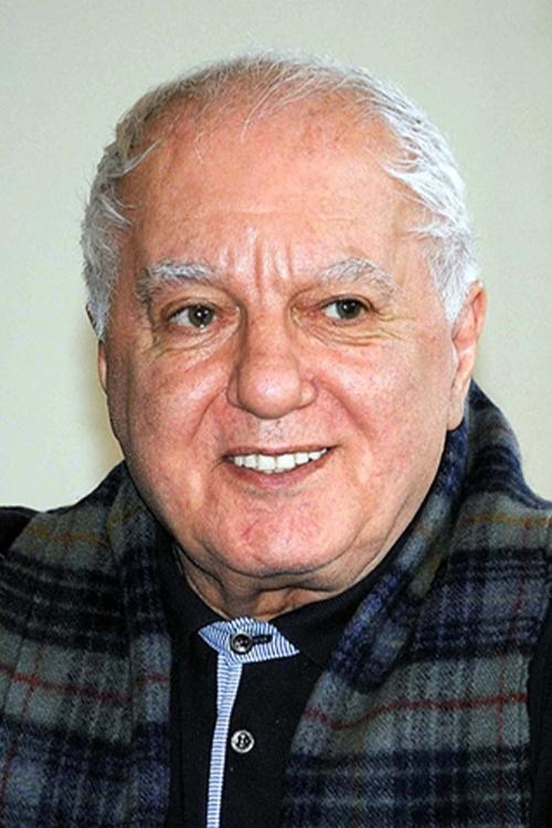 Ülkü Erakalın backdrop