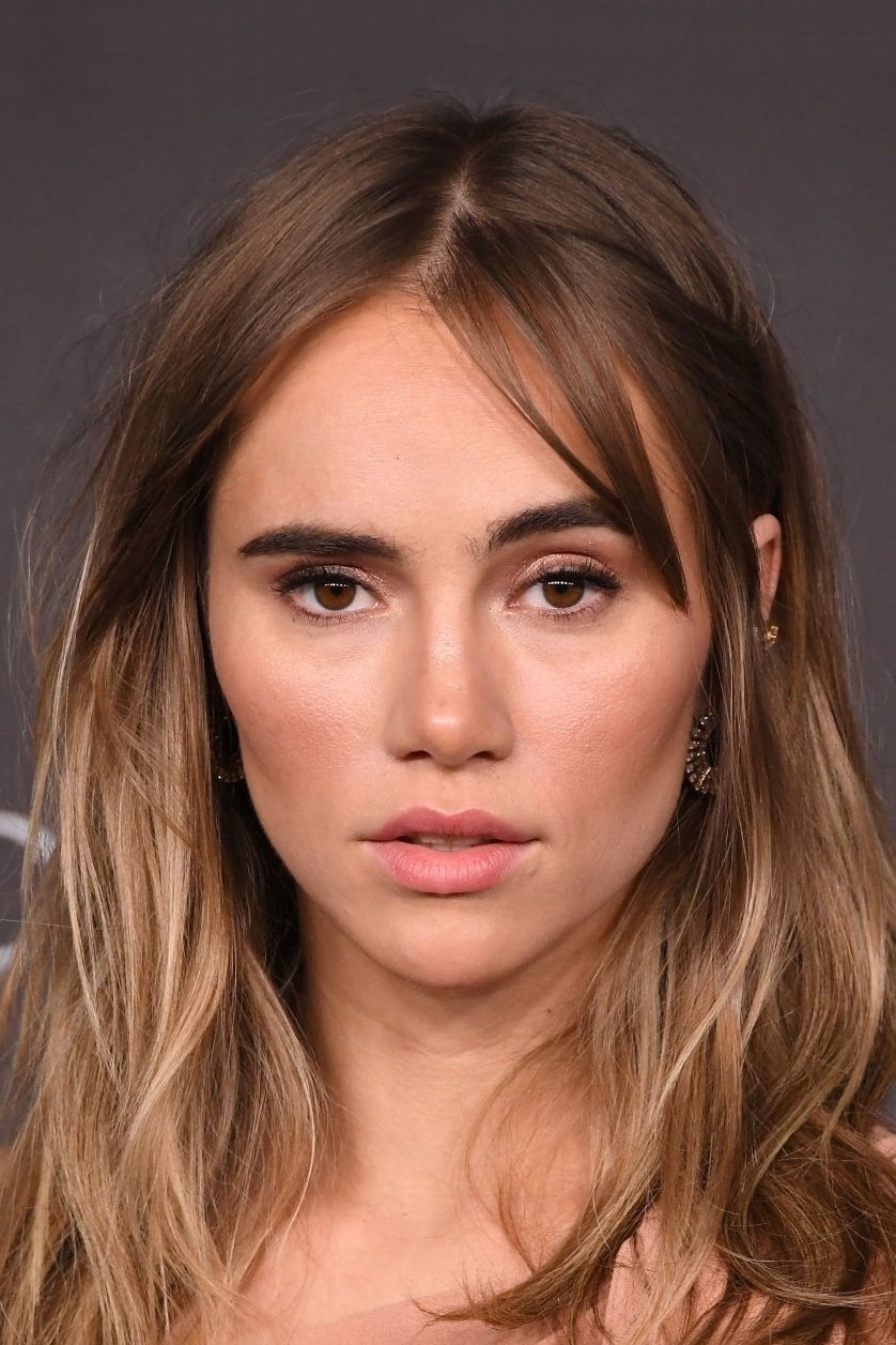 Suki Waterhouse backdrop
