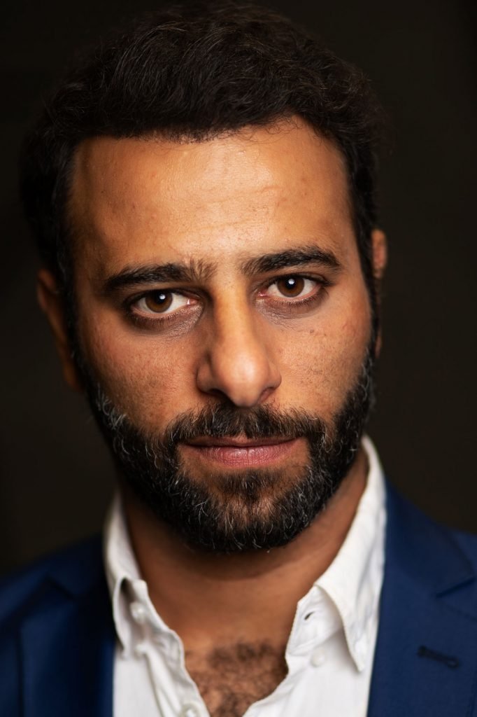 Junus Çumartpaj backdrop