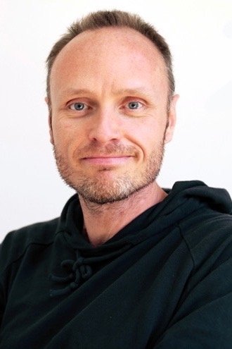 Stephane Ceretti backdrop