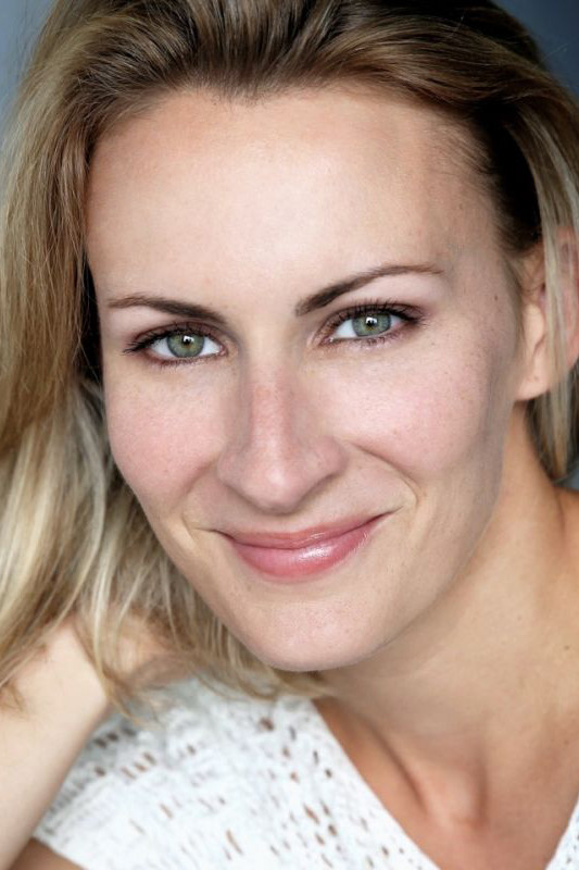 Mélanie Pilon backdrop