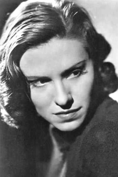 Anna Dammann backdrop