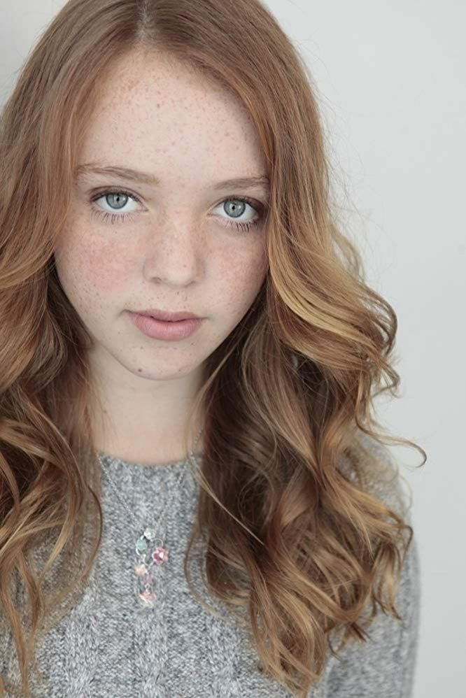 Lili Mej Silverstajn backdrop