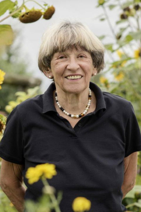 Cristina Perincioli backdrop