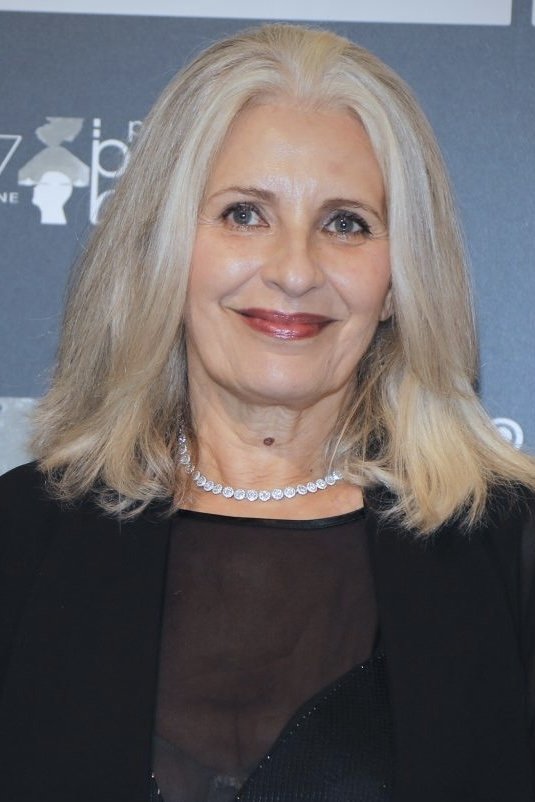 Anna Pavignano backdrop