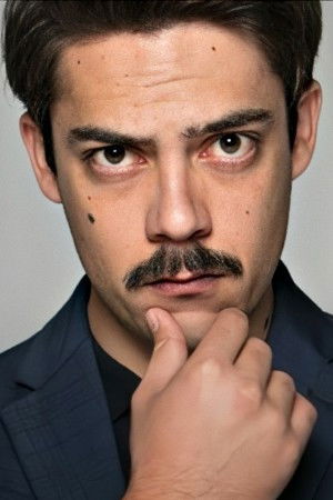 Roberto Flores backdrop