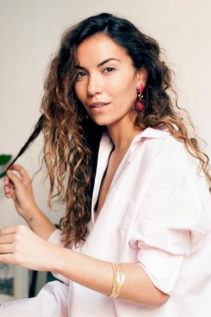 Marta Vives backdrop