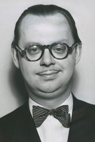 Tao Mikaelis backdrop