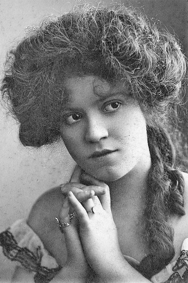 Helen Wright backdrop