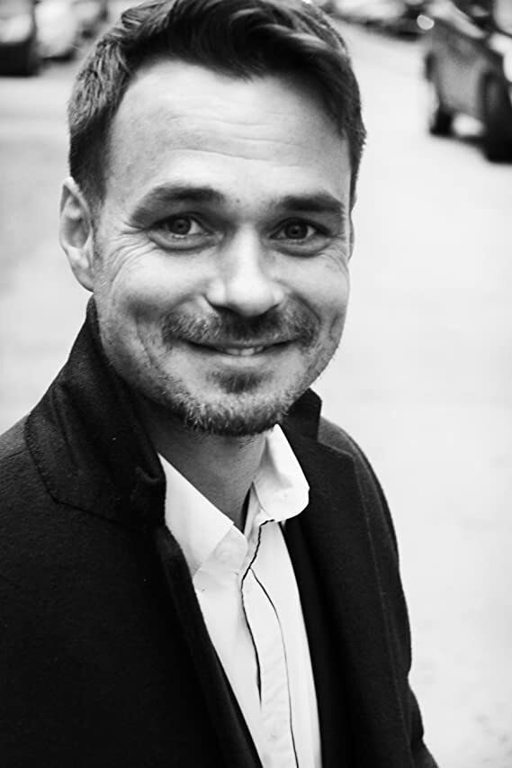 Leonardas Pobedonoscevas backdrop