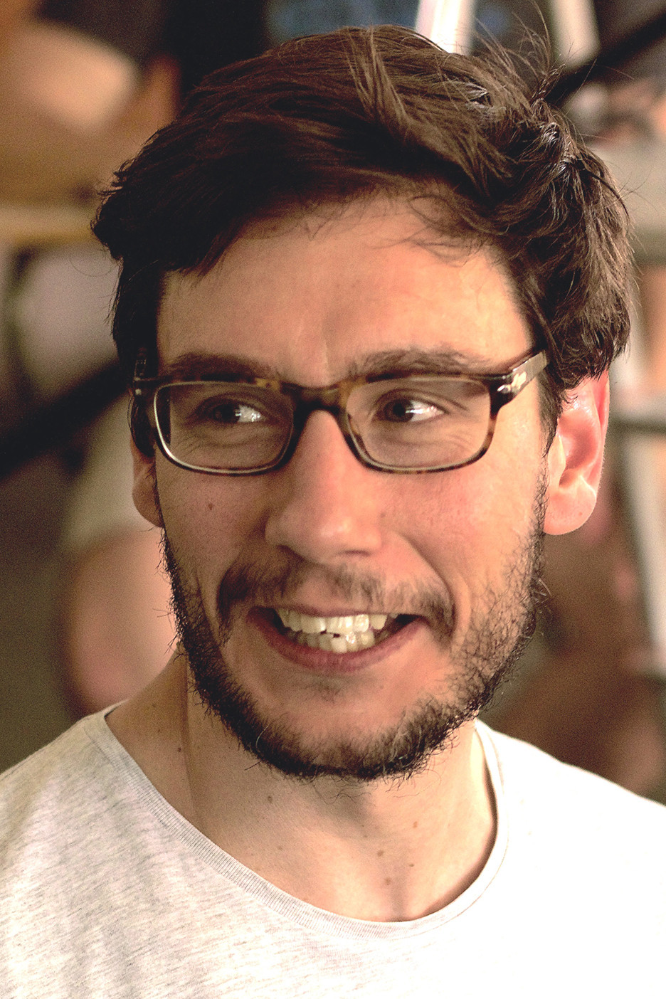 Luis Deltell backdrop