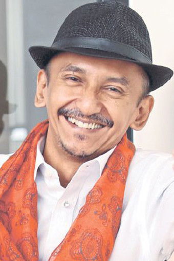 Farouk Hussein backdrop